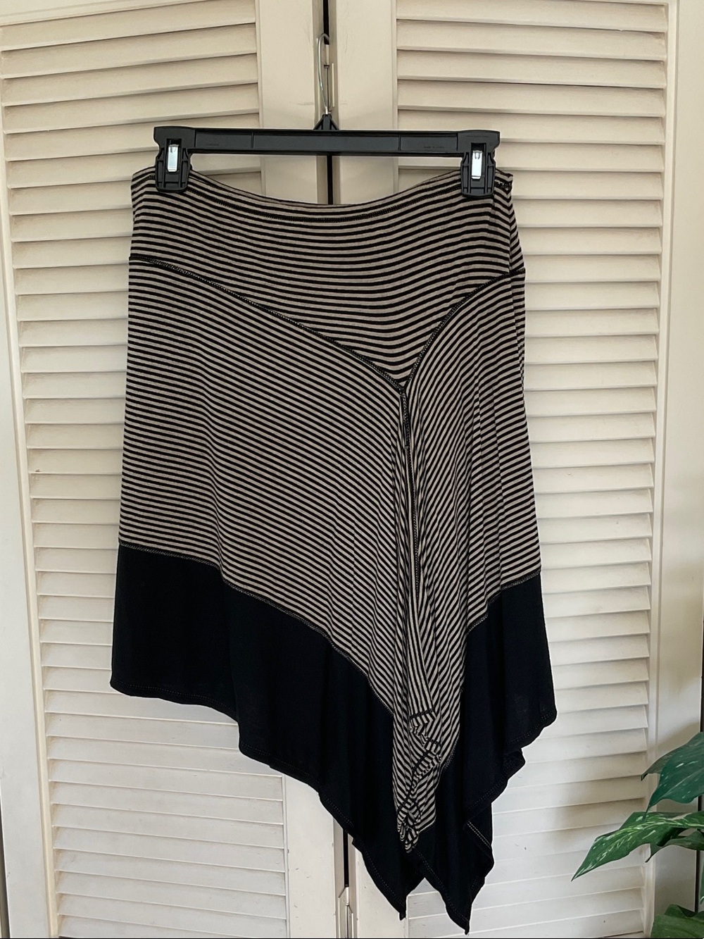 Studio M Vintage Black and Tan  Striped Asymmetrical Hem Skirt